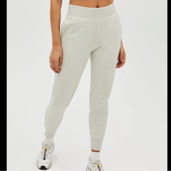 Aritzia TNA Cozy Fleece Perfect Pocket Sweatpant - Picture 4 of 4